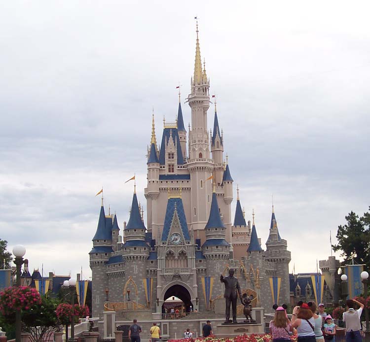 Cinderella Castle - Walt Disney World 750x694