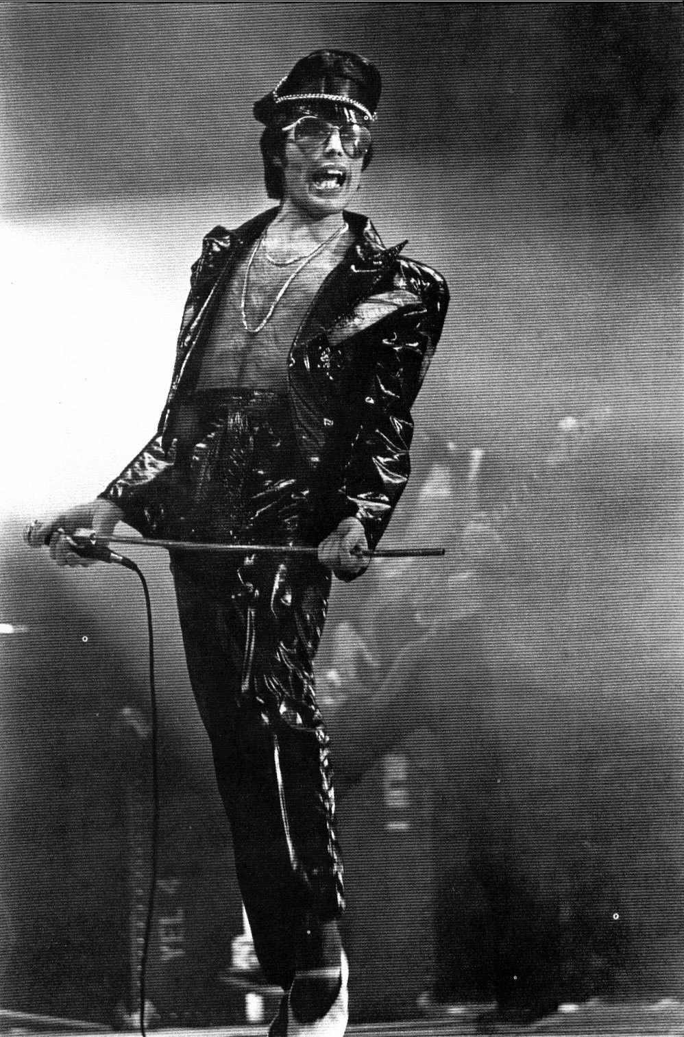 http://images1.fanpop.com/images/image_uploads/Freddie-Mercury-queen-1244995_998_1514.jpg