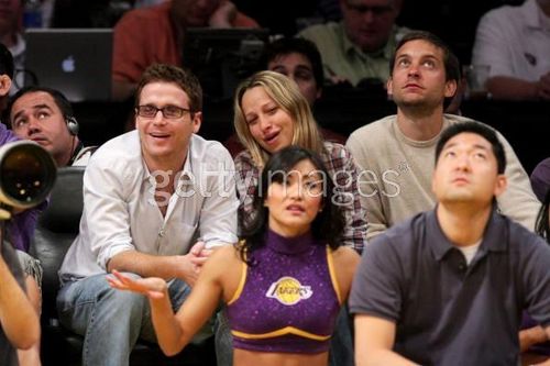  Kevin Connolly and Jennifer Meyer share a laugh at the LA Lakers vs Utah Jazz game May 4, 2008