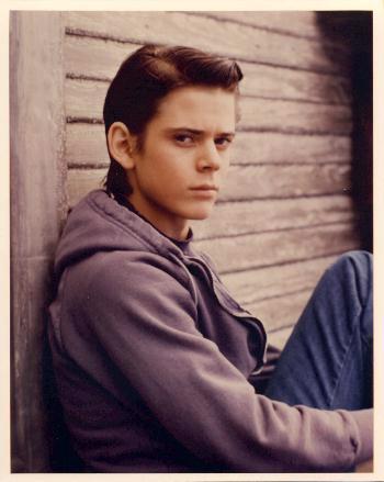 Ponyboy-Curtis-the-outsiders-1136359_350_439.jpg
