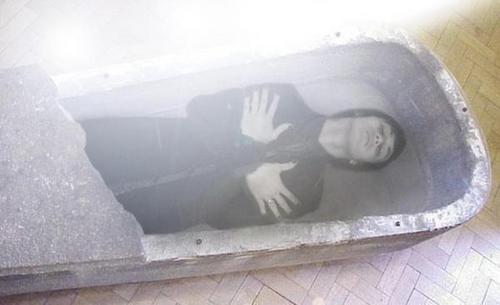  Sleeping in a sarkofagus