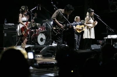 Zooey performing