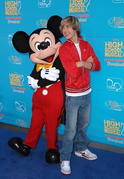 Cody Linley - Picture Gallery