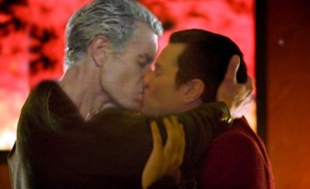  spike and captain john चुंबन