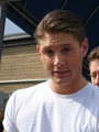 Jensen Signing Autographs - A Few Good Men - jensen-ackles photo