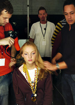  Marc Jacobs Fall 2005: Backstage