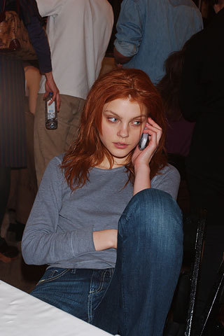  Marc 由 Marc Jacobs Fall 2005: Backstage