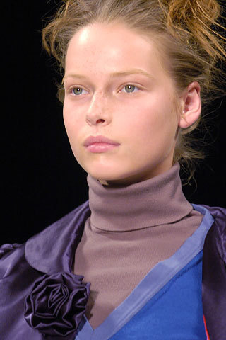 Marc द्वारा Marc Jacobs Fall 2005: Details