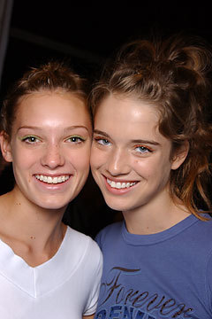  Marc द्वारा Marc Jacobs Spring 2005: Backstage