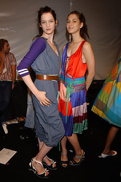  Marc द्वारा Marc Jacobs Spring 2005: Backstage