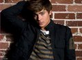 OMG is is so paing - zac-efron photo