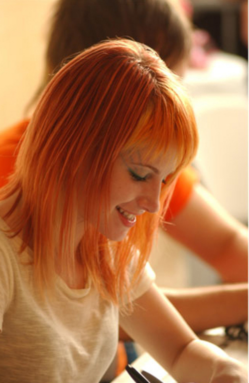 hayley williams no makeup. Her hair and makeup are also