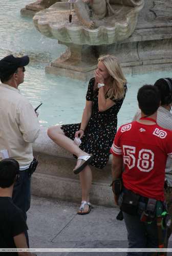  Kristen گھنٹی, بیل on set 'When in Rome'