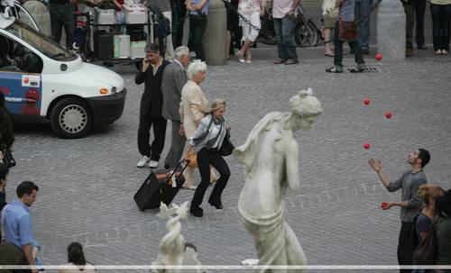  Kristen glocke on set 'When in Rome'