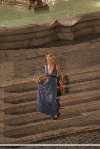  Kristen campana, bell on set 'When in Rome'