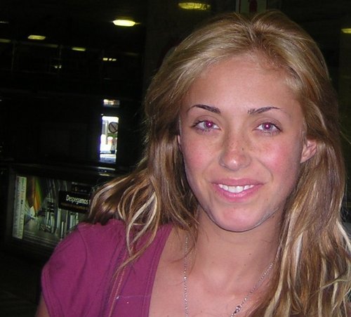 you think that anahi is beautifu?look at this!!!!