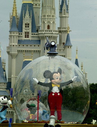 pictures of magic kingdom disney world. Magic Kingdom-Mickey in a