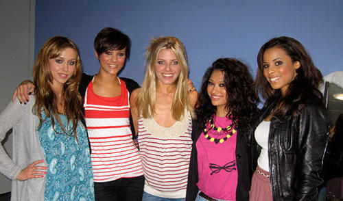  The Saturdays on the enredados Up tour with Girls Aloud