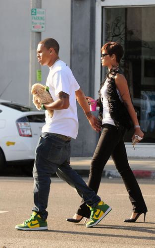  Chris & Rihanna