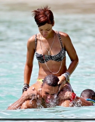 Rihanna & Chris 