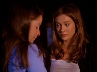 charmed 4x01 - piper-and-phoebe-halliwell 