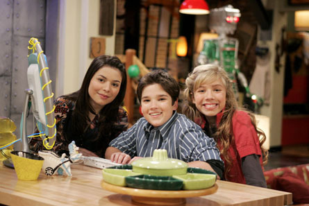 http://images1.fanpop.com/images/photos/2000000/iCarly-icarly-2041783-445-297.jpg