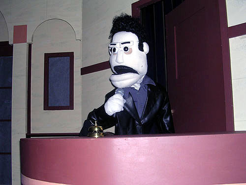  the অ্যাঞ্জেল puppet at hyperion con