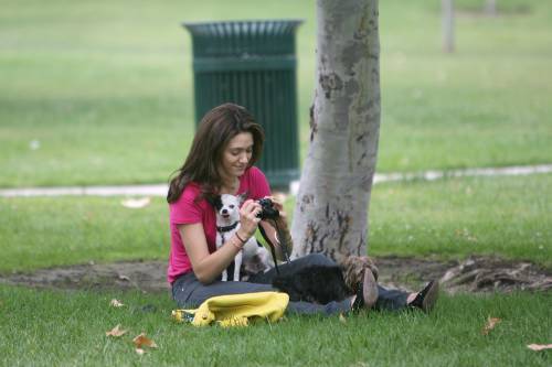  Emmy playing with her 개 in the park