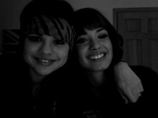  Demi & Selena
