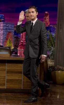  Shia on The Tonight tampil with jay Leno