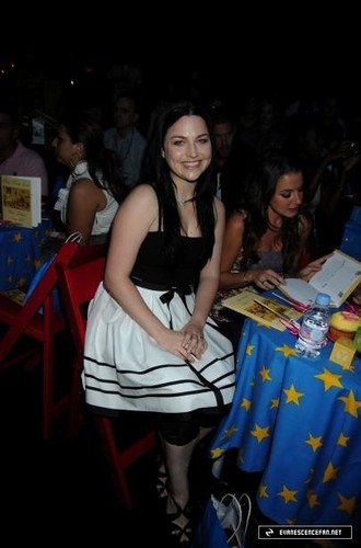 Amy Lee @ Betsey Johnson Spring 09 Fashion Show