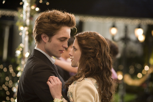 robert pattinson twilight kiss. Robert Pattinson and Kristen