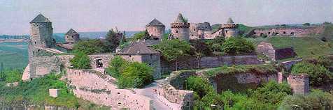  Where can tu find the ancient town of Kamianets-Podilsky ?