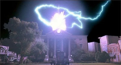  At what time was the clock tower hit oleh lightning?