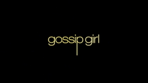  What does gossip girl say in the first 6 minuti before the credits in the Pilot?