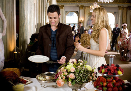  In the episode "The Wild Brunch" what 꽃 does the Waldorf household have on display that Jenny then goes out and buys?