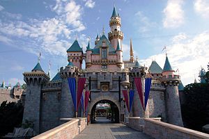  Disneyland 101: The original Disneyland (in Anaheim, California) opened in what year?