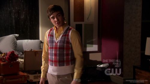  Who talked chuck out of going to Tuscany with Blair?
