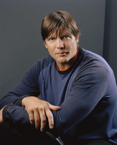 How many episodes of One Tree Hill have Paul Johansson direct?