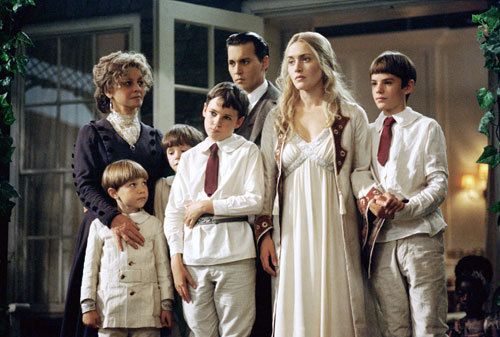  Which famous مصنف did Johnny Depp portray in the film, Finding Neverland?