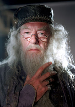  According to the Sô cô la frog card, what dark wizard did Dumbledore defeat in 1945?
