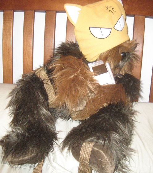  Even Chewie with the neko-hat likes the iPod!