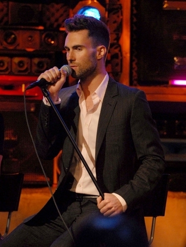  Adam Levine