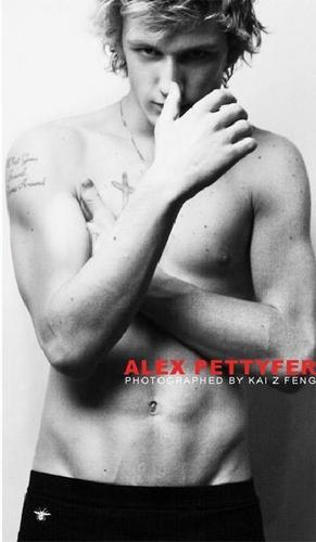  Alex Pettyfer