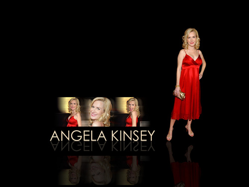  Angela Kinsey