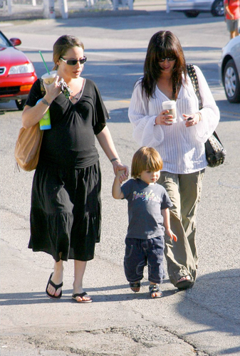  houx with her son and shannen