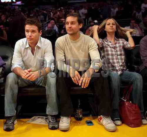  Kevin Connolly, Tobey Maguire and Jennifer Meyer sit courtside at the Lakers-Jazz game May 4, 2008