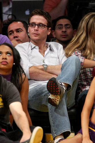  Kevin Connolly and Jennifer Meyer take in the Lakers vs Jazz game May 4, 2008