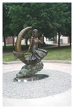  Samantha statue