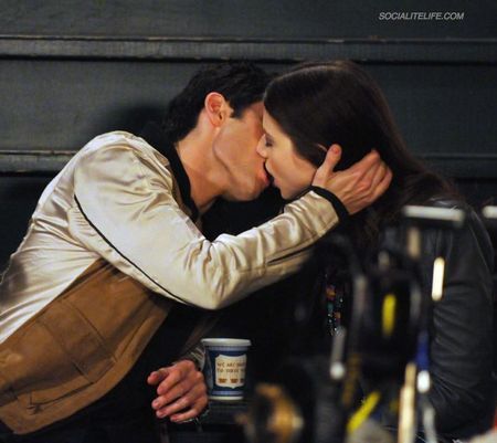  Dan and Georgina चुंबन